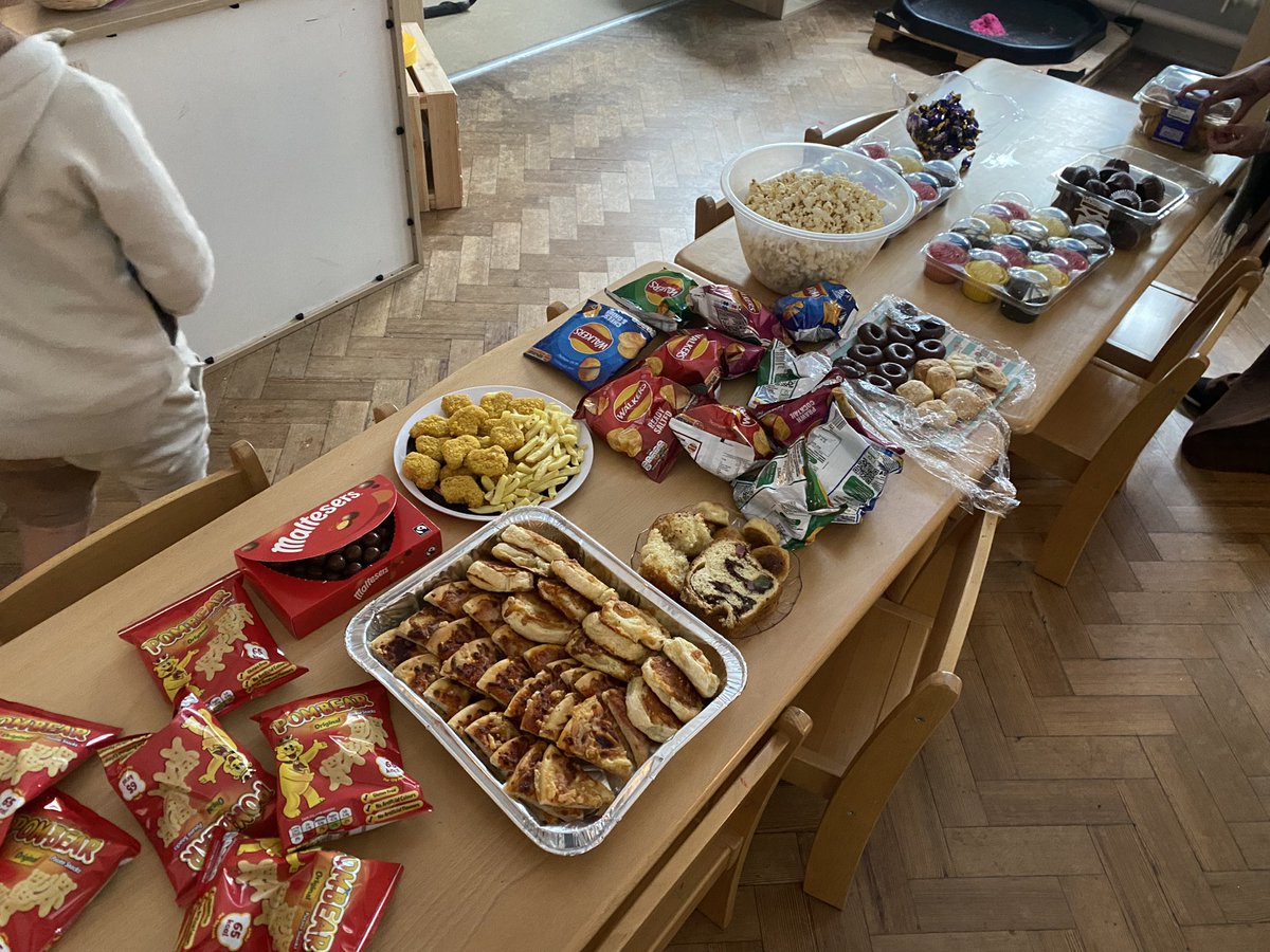 MissJames1405's tweet photo. Reception had so much fun celebrating Eid! Lots of party games and food!! 🎉🎈🍕🍿🧁 https://t.co/zNTs3fcSK8