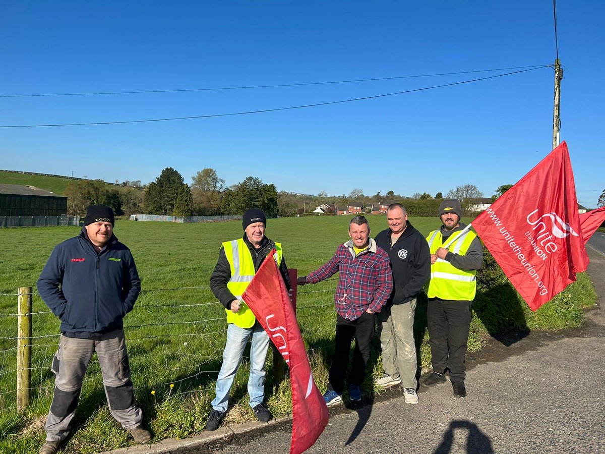 BrianHE54036728's tweet photo. On site with our striking members in Road Service at Corbet depot, a big well done to our new SS colin. When I worked there we had 28 employees now it is only six.
Up Da Workers✊ https://t.co/Jr6ViwCTtD