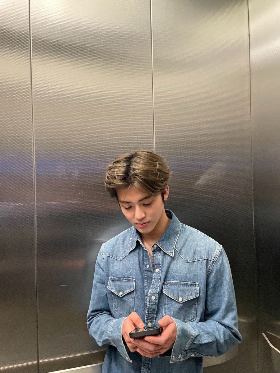 : ไปชั้นไหนครับ
: ชั้นรักเธอค่ะ