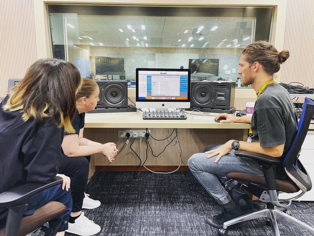 NLCS_Singapore's tweet photo. Last week we had pleasure of watching @ChrisKoelma work his magic with NLCS students on music editing and recording! There's nothing more inspiring than seeing young musical talent being nurtured. Can't wait to see what they create next! 🎶🎤 #NLCSSingapore #NLCSmusic https://t.co/I3f3VvJjl5