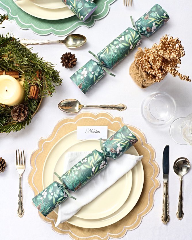 Wholesale Christmas crackers and accessories, for the UK and beyond. 

Our range of recyclable crackers and party wares are lovingly designed by us. 

#crackers #recyclable #wholesale #partyware #christmas