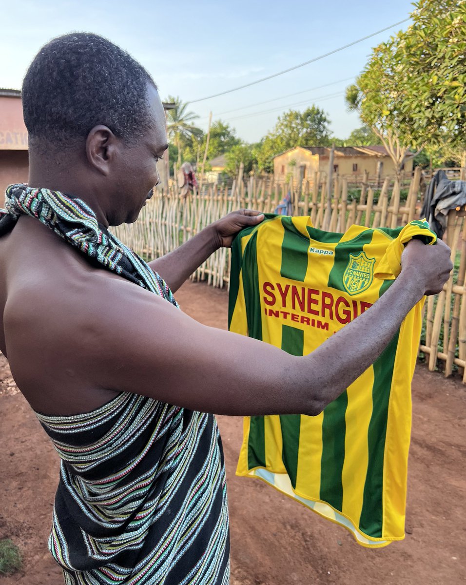 Serge Gakpé avait semé la première graine. Le jaune et le vert sont désormais bien implantés au Togo, je peux partir l’esprit tranquille… Et samedi soir, à Danyi Atigba, petit village montagneux à trois heures de Lomé, plusieurs habitants l’assurent : ils seront Nantes Putain.