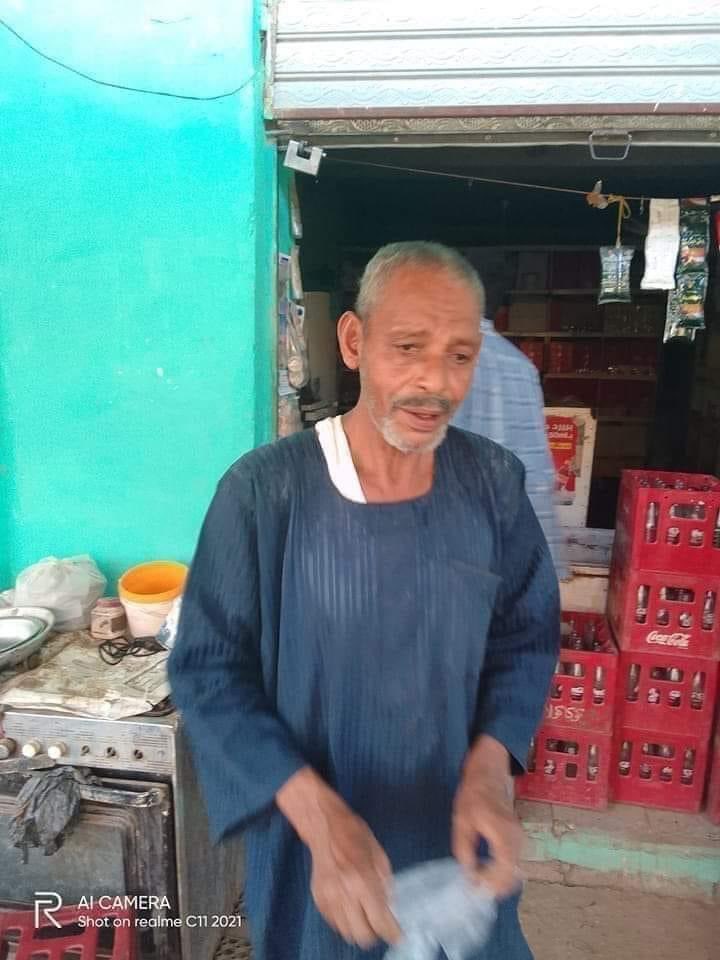 a7medcist's tweet photo. من لا يشكر الناس لا يشكر الله..
بقالة (عمر وحيد) بالقوز جوار خلوة الفكي عبيد ف الشارع الفاصل بين الحله والقوز...له كل التحيه لم يزايد ف سلعه ف فترة هذه الحرب (حرب 15 ابريل) ورفض ان يزيد ف اسعار كل المنتجات حتي خلت بقالته تماما من (الدقيق والمكرونه والشعيريه وغيرها من المأكولات) ..باع بنفس الاسعار القديمه دون ان يزيد جنيه واحد..نسال الله ان يزيد له ف رزقه وان يوسع عليه فهو من التجار القلائل اللذين مارسو الزهد فيما عند الناس..
(إن لله عبادا اختصهم لقضاء حوائج الناس حببهم ف الخير وحبب الخير اليهم)..

#شاهد_علي_الأرض
#نقطة_ضو