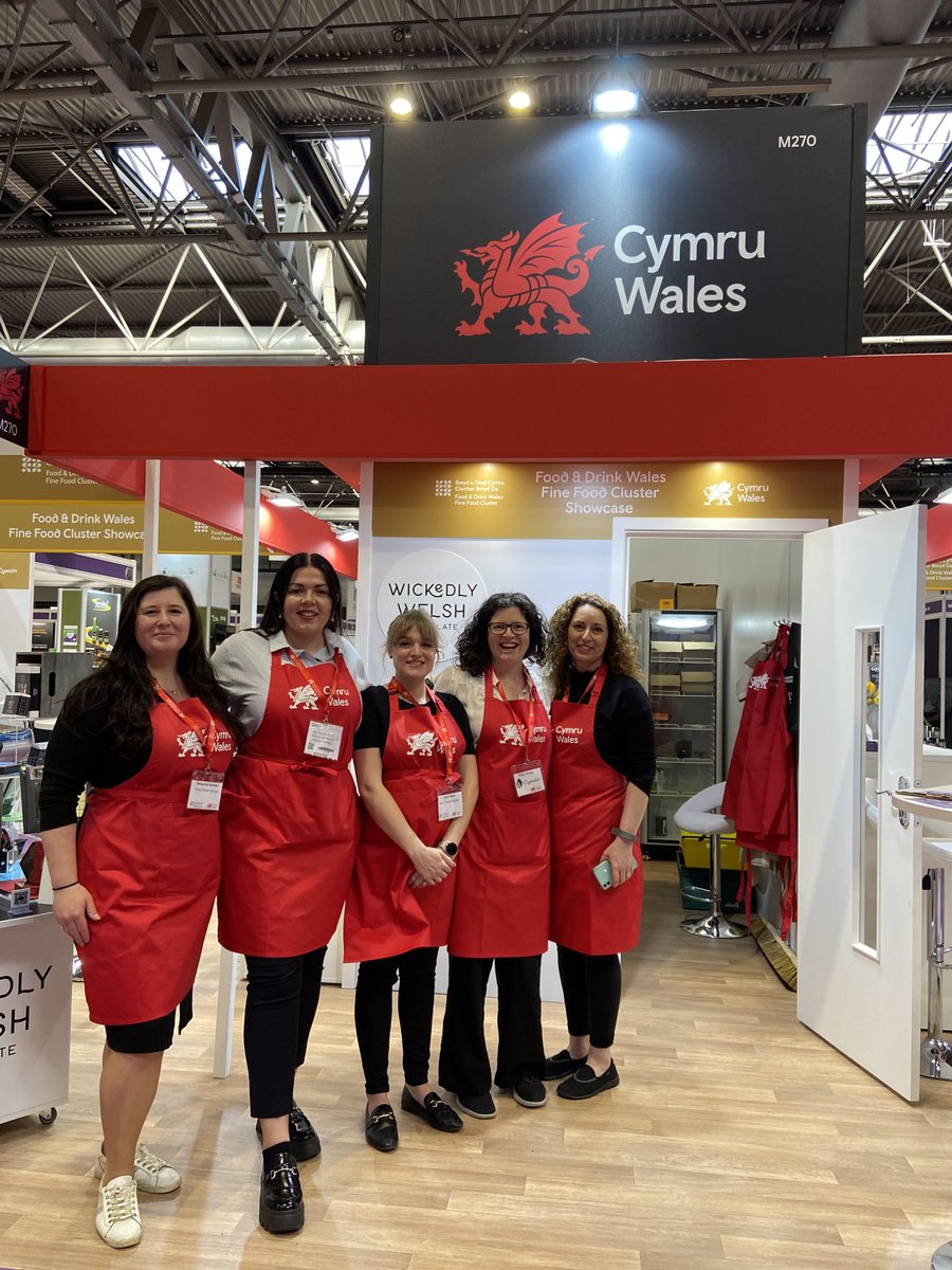 cywain_mab's tweet photo. ✨Ail ddiwrnod yn #FSD2023 amdani!

✨Day two at @FarmShop_Deli Show - Let's go! https://t.co/9Cji62jDvc