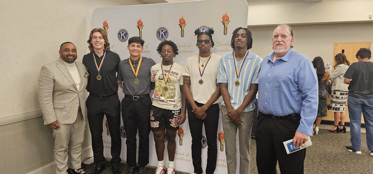 reedleycollege's tweet photo. Congratulations to the 126 Tiger student-athletes who were honored at tonight's 27th Annual Torch of Excellence Awards Banquet! Everyone who was recognized this evening earned a 3.2 grade point average or better (continued). https://t.co/KqjdvH6Flt