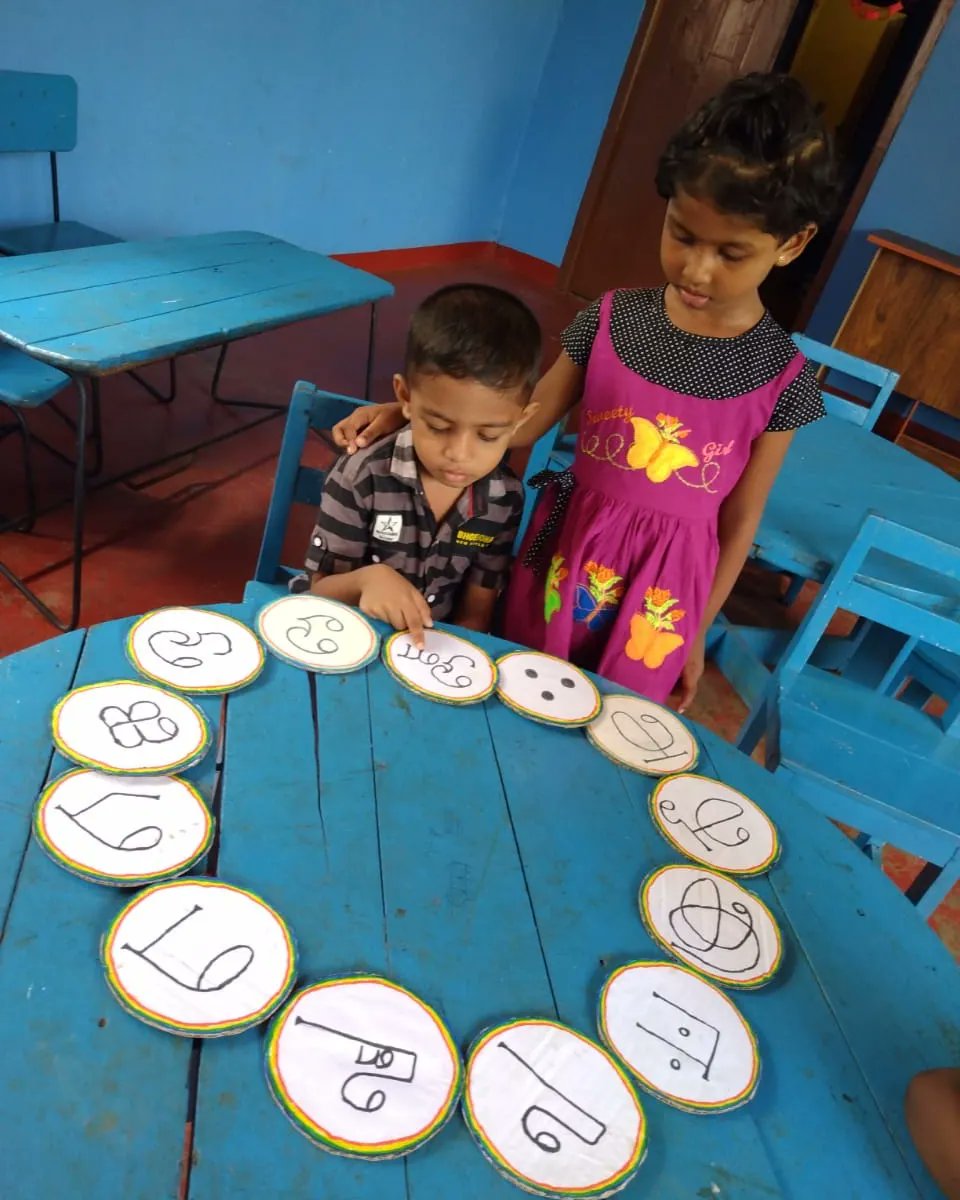 kalaivaani_pre's tweet photo. How does creative play promote language development?

Creative play is a great way to build your child's communication skills in a fun and supportive environment. When children are engaged with their chosen material you'll notice they talk to themselves about what's happening. https://t.co/uthsjeTeJF