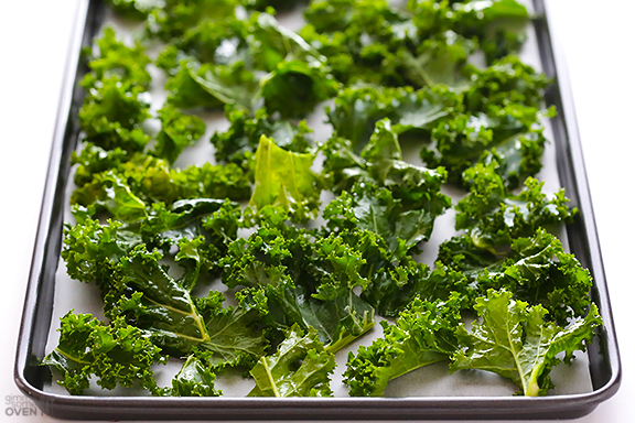 JustAFitGirl4U's tweet photo. Quick and easy, kale chips are a great, low calorie alternative for potato chips and they are packed with nutrients! https://t.co/fnNsbp7ZKl