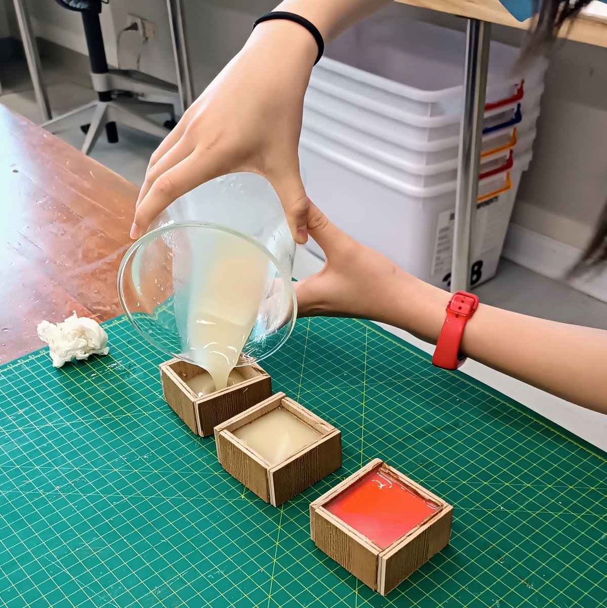 jhjgubbels's tweet photo. Iteration 1 of a new approach to using the #MYPDesign #DesignCycle in #Grade8 is almost done. Each student needs to get through the cycle at least 3 times in this two-month unit - Iteratively improving their design and #learningByDoing. #UNISDesign https://t.co/m5yyOZZBDx https://t.co/4pwXo0DO4t