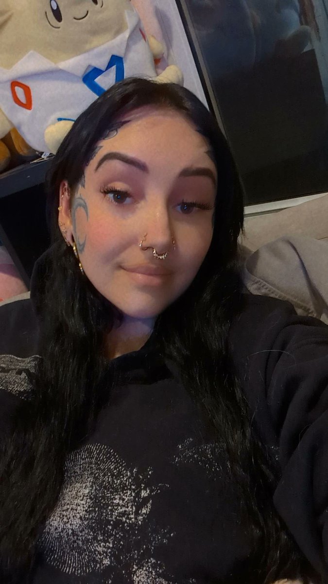 Charlotte🎃🖤🏳️‍⚧️ on Twitter: "2 new vids out on OF, MV, and MFCShare 💕