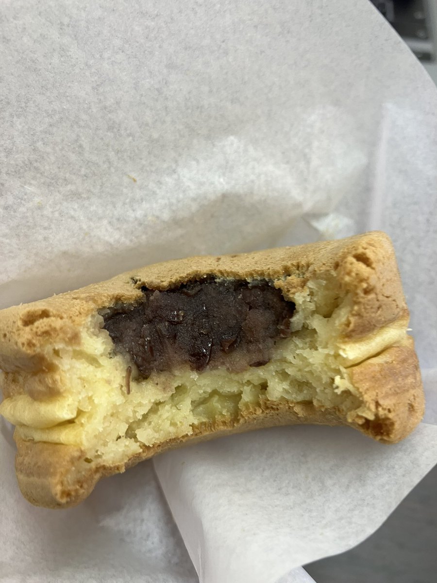 学生時代にアルバイトをさせて頂いていたスポーツジムのオーナーにご来店頂き、差し入れを頂きました！！

エネルギー注入してガッツで頑張ります💪✨

常連様からも今川焼を頂きました☺️笑