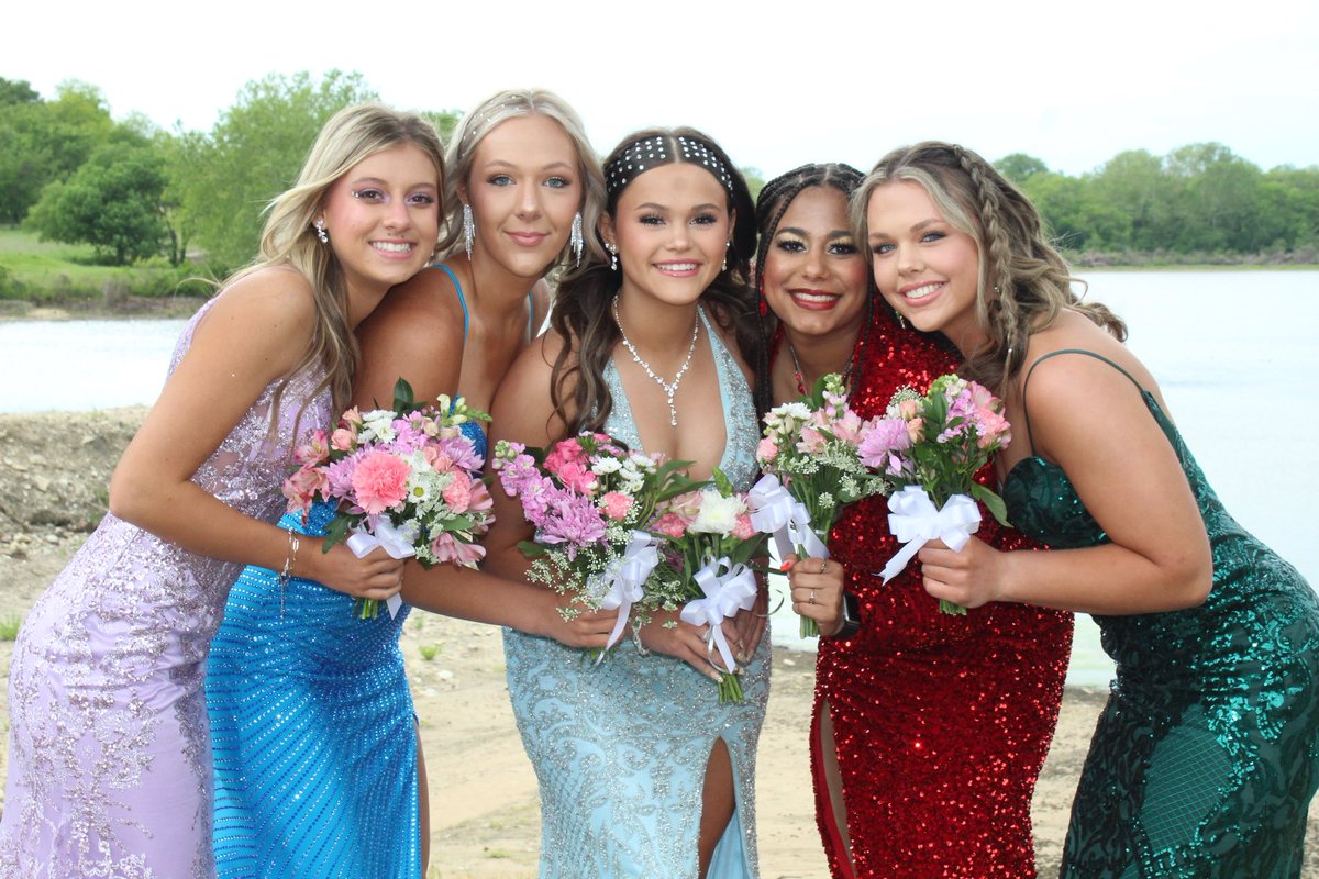 AddisinP's tweet photo. @Addiecakes01 junior prom. https://t.co/1zmdx3qxxP