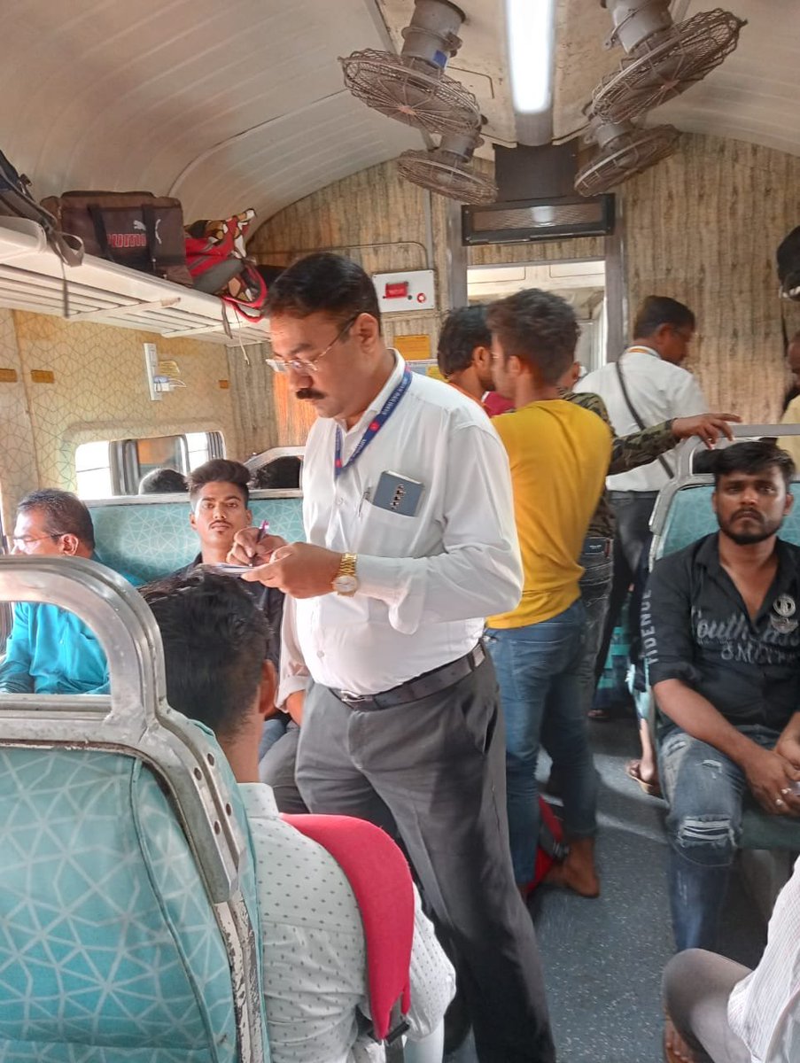 srdcmmumbaicr's tweet photo. Special Check conducted in train no 11007 Deccan exp on 25/4/2023 ex KYN to LNL against Ticketless/Irregular travel during Morning Peak hours.  "𝐖𝐞 𝐚𝐩𝐩𝐞𝐚𝐥 𝐭𝐨 𝐚𝐥𝐥 𝐩𝐚𝐬𝐬𝐞𝐧𝐠𝐞𝐫𝐬 𝐭𝐨 𝐭𝐫𝐚𝐯𝐞𝐥 𝐨𝐧 𝐚 𝐯𝐚𝐥𝐢𝐝 𝐭𝐢𝐜𝐤𝐞𝐭".
@Central_Railway
@drmmumbaicr https://t.co/Z7Kdy2YvH0