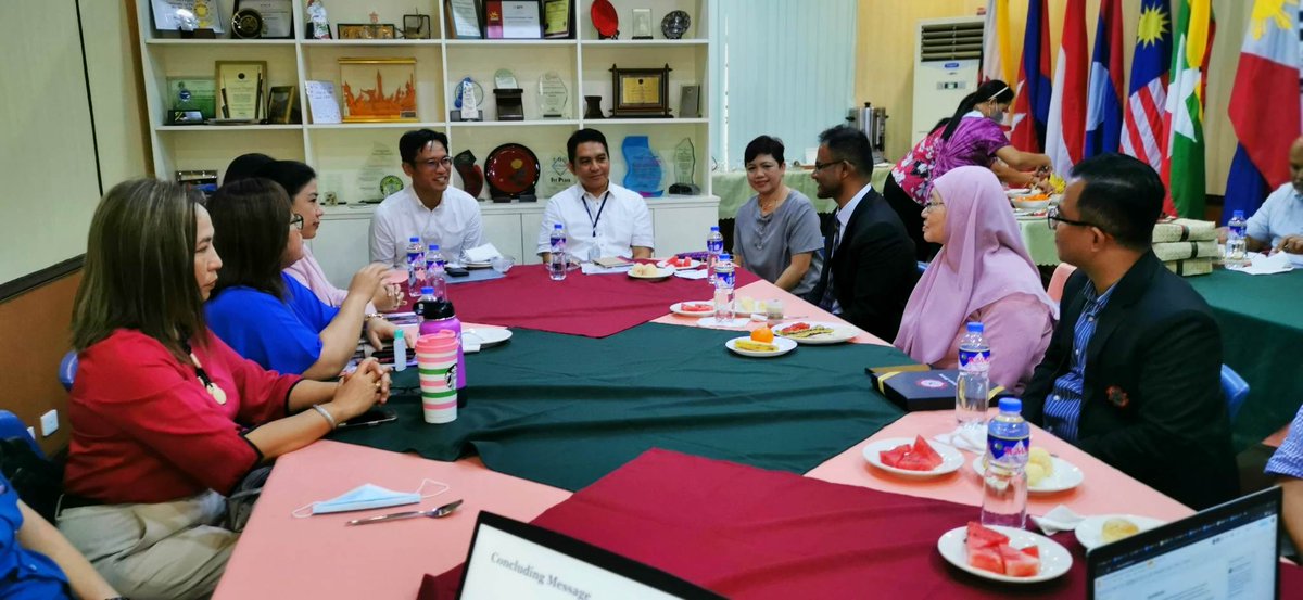UPCPH's tweet image. SEAMEO Secretariat Director Datuk Dr Habibah Abdul Rahim, Mr. Emiljohn Sentillas, Policy and Planning Specialist, and Dr. Kamaleswaran Jayarajah, Research, Evaluation, and Assessment Specialist paid an official visit to the College of Public Health today, 25 April 2023.