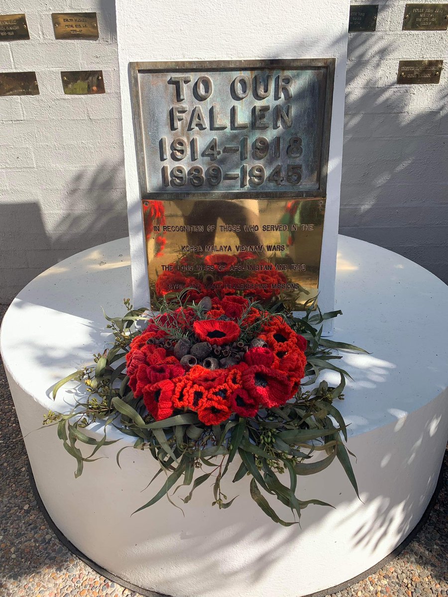 PrettyBeachPS's tweet photo. Students from PBPS attended the ANZAC Day service at Hardys Bay this morning to remember the fallen. #WeWillRememberThem #LestWeForget https://t.co/VQyyHU5PKi