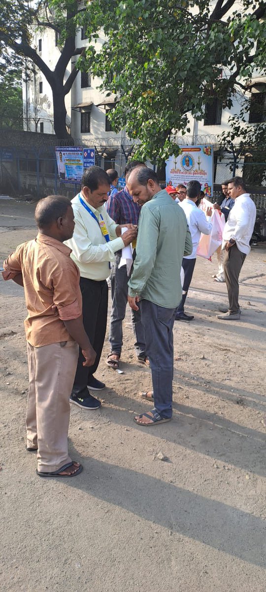 mptkeu's tweet photo. Demand Day for All Major port joint committee. 
Demands are
Settle PLR 2020-21 onwards 
Immediate start Wage negotiations 
Settle previous grievances arises from  past agreements 
Appoint Labour representative in all ports 
Yellow Gate, Mumbai Port Trust - MBPT https://t.co/YRnZvoHtlM