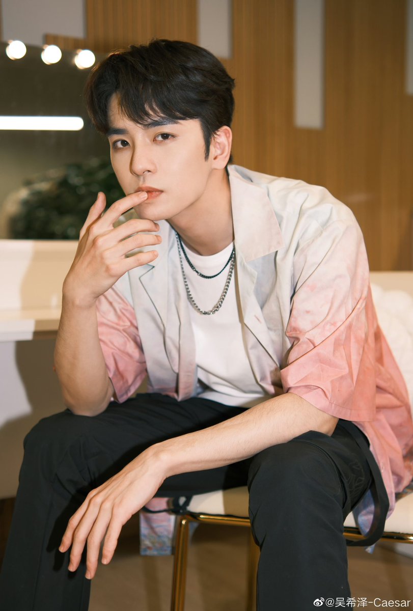 dramaskfan's tweet photo. Novas fotos do #CaesarWu.
#WuXiZe #RuMengLing #MeteorGarden #TheChanganYouth #GeneralsLady #一片冰心在玉壶 #IceHeartInJadePot #cdrama #dorama https://t.co/V0IWjfajxf