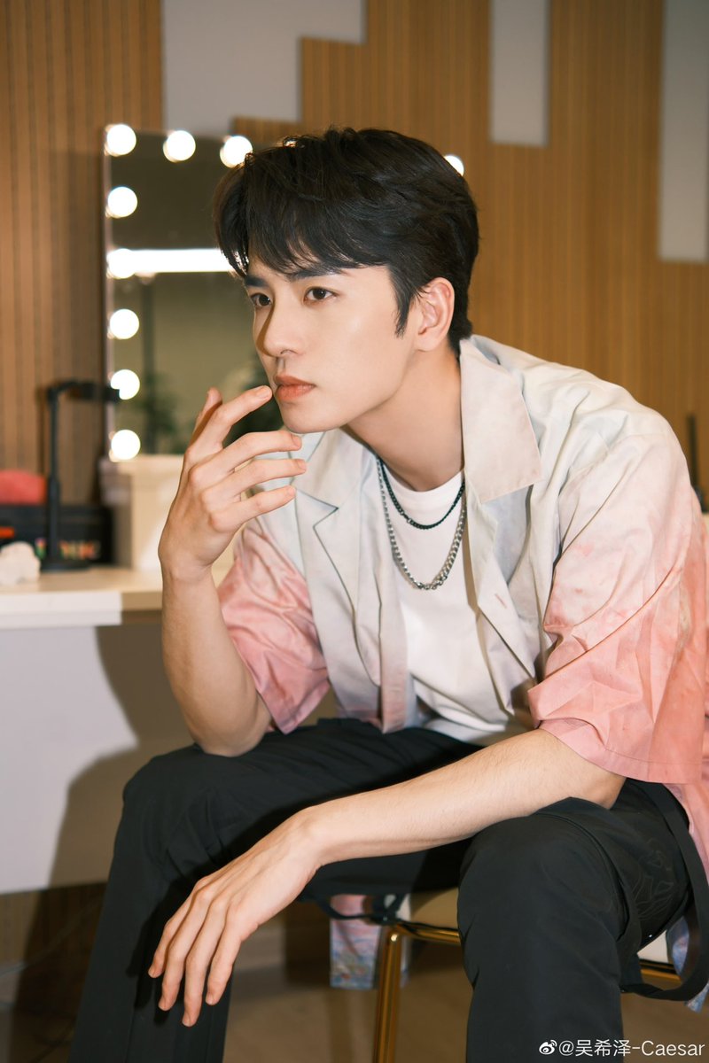dramaskfan's tweet photo. Novas fotos do #CaesarWu.
#WuXiZe #RuMengLing #MeteorGarden #TheChanganYouth #GeneralsLady #一片冰心在玉壶 #IceHeartInJadePot #cdrama #dorama https://t.co/V0IWjfajxf