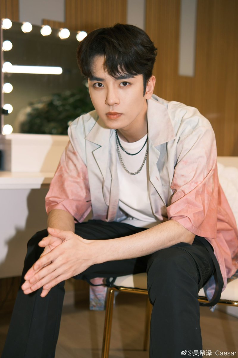 dramaskfan's tweet photo. Novas fotos do #CaesarWu.
#WuXiZe #RuMengLing #MeteorGarden #TheChanganYouth #GeneralsLady #一片冰心在玉壶 #IceHeartInJadePot #cdrama #dorama https://t.co/V0IWjfajxf