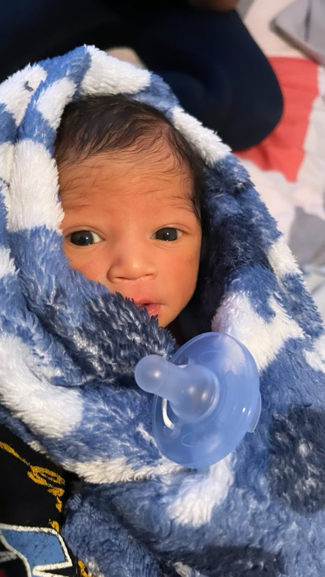 p0ppinnh's tweet image. who could hide this perfect face 🥹😍😍😍💙🫶🏽