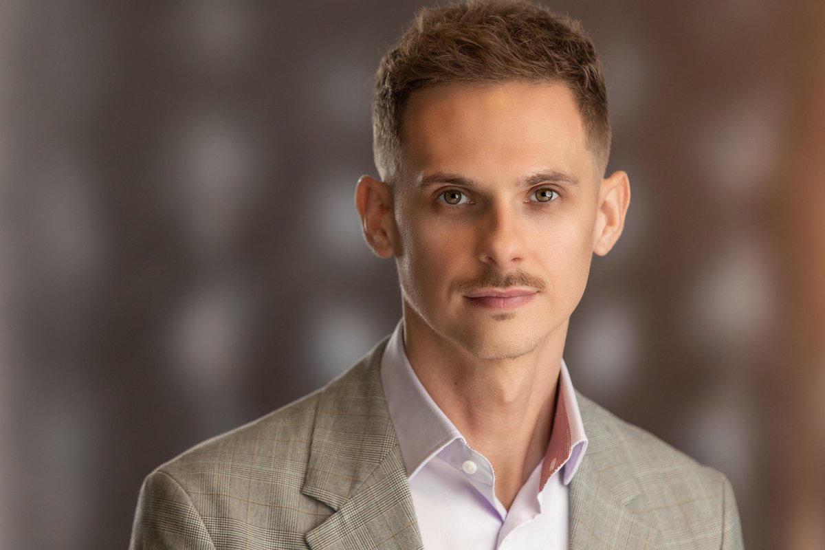 MarkKrocz's tweet photo. Here is Dave’s headshot for a big promotion.

.

.

.

.

.

.

#portrait 
#portraits
#headshots
#headshotphotographer
#headshotstoronto
#businessportraits
#linkedinportraits
#torontoheadshotphotographer
#commercialheadshot
#portraitstoronto
#cinematicheadshot
#cinematicheadshots https://t.co/9pZTFIaRpu