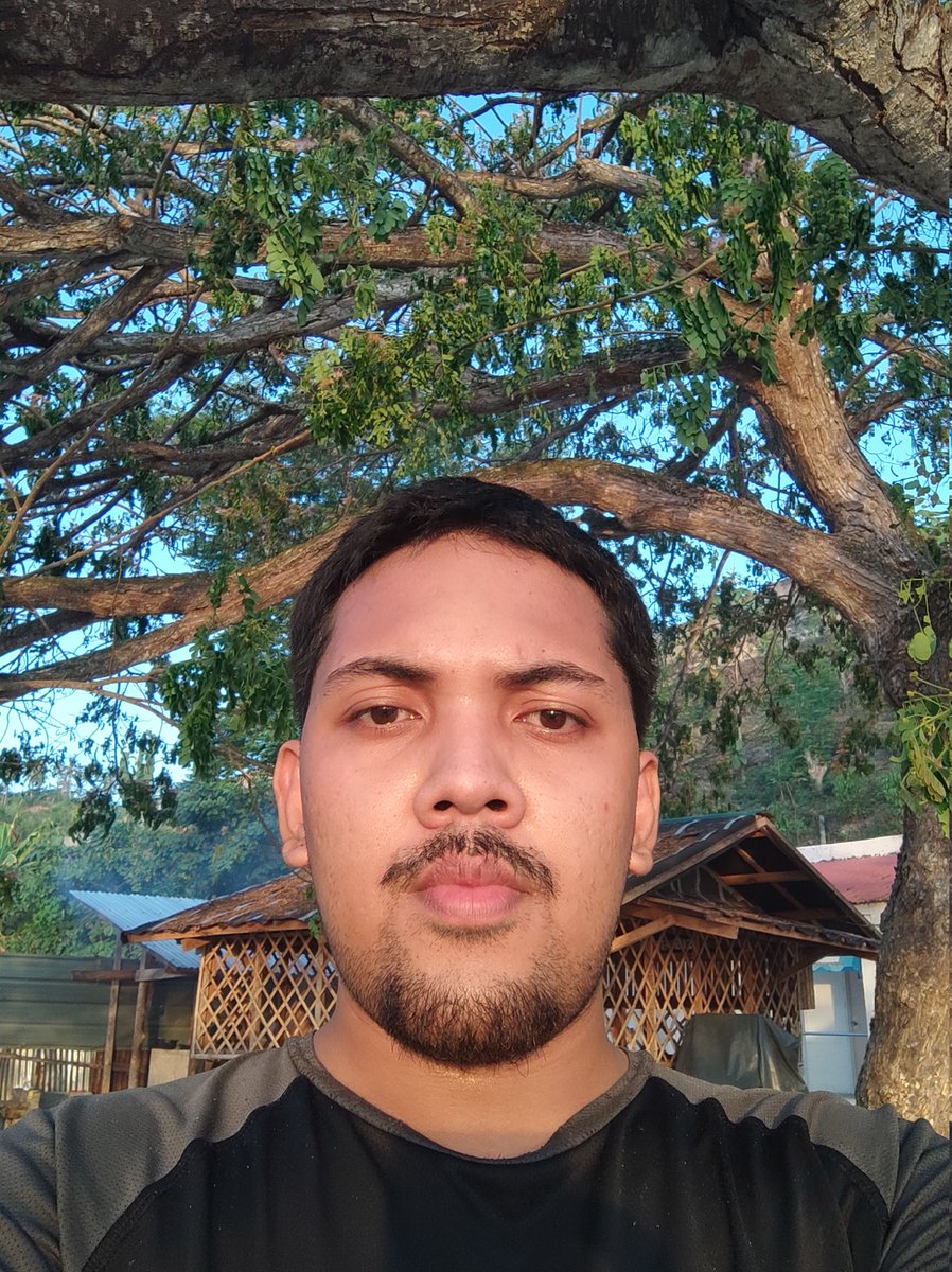 AlbertCabiso's tweet photo. Ana sila: Kuya ni daot man ka.
Me: Lage!
Barkada nako tol niwang man ka
Reply nako: Mao Lage sabay tawa hihi https://t.co/2kRB3HohuT