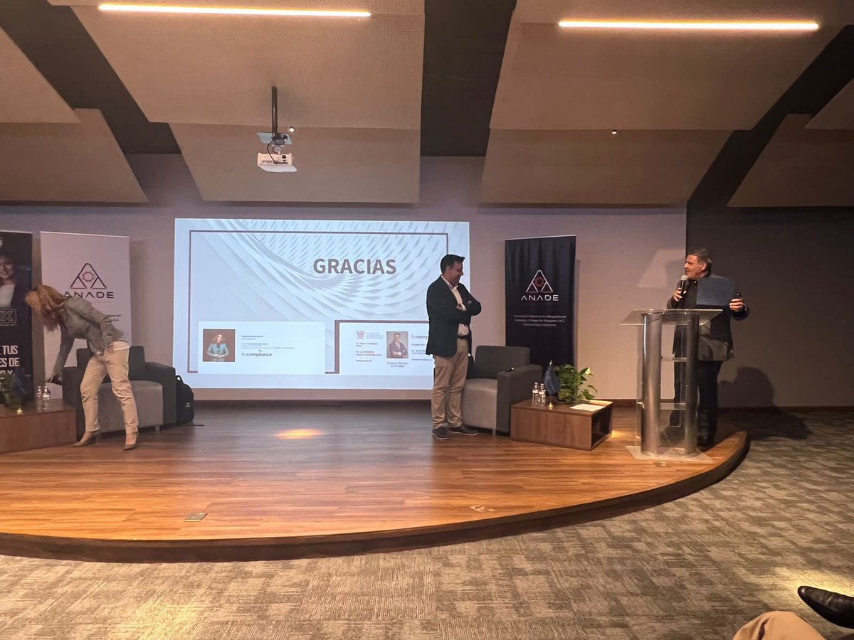 AnadeBaja's tweet photo. ⚖️ Magnífica charla de nuestros expositores Noelia Romero y Eduardo Navarro de Becompliance España. 
#anadebc https://t.co/1hgSOuWotI