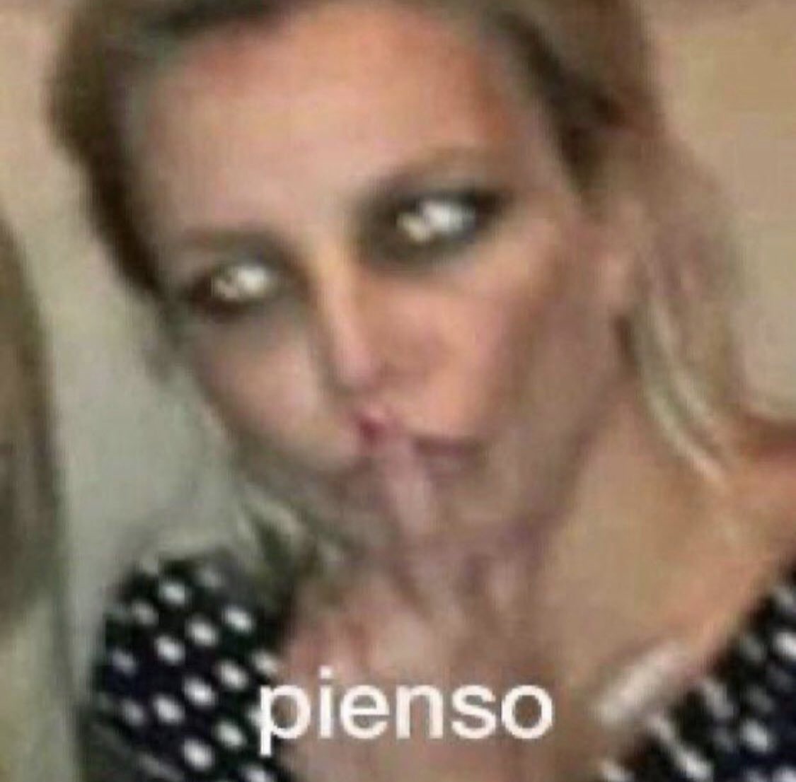 El Dr. Herrero viendo su consulta privada llena de estudiantes pidiéndole una foto