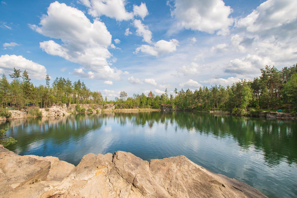 TPSpindel's tweet photo. #UkraineIsBeautiful 

Korostyshiv Canyon is an incredibly beautiful place that fascinates with its beauty. The forest, rocks and lake together… But the most impressive are the granite rocks. They have a decent height and rock climbers train there. https://t.co/jGlllrIgyJ