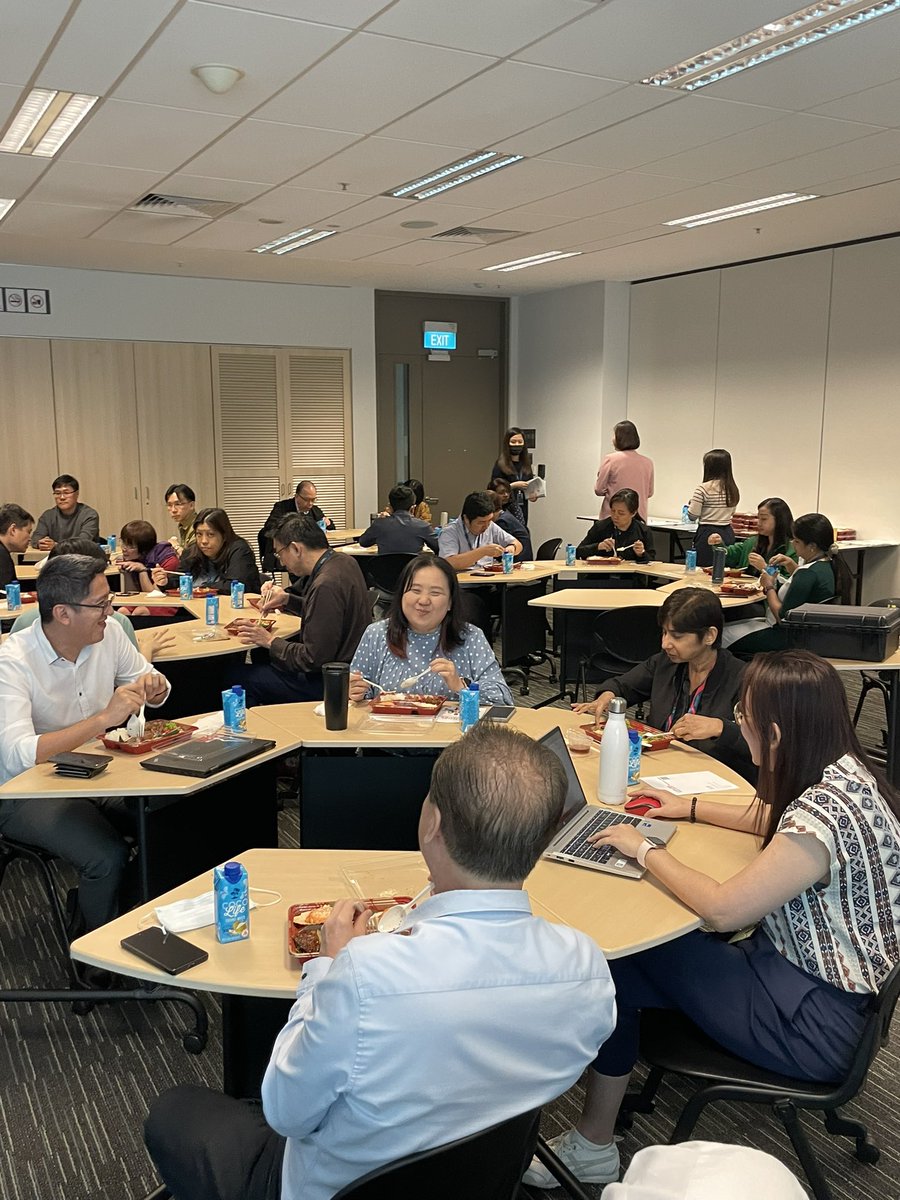 Khoyle53's tweet photo. So pleased with the all of the Singapore University of Social Science faculty who came out to learn how the VitalSource Bookshelf CoachMe prepares students gain comprehension and retention. #vitalsource https://t.co/yz0gntEr2x