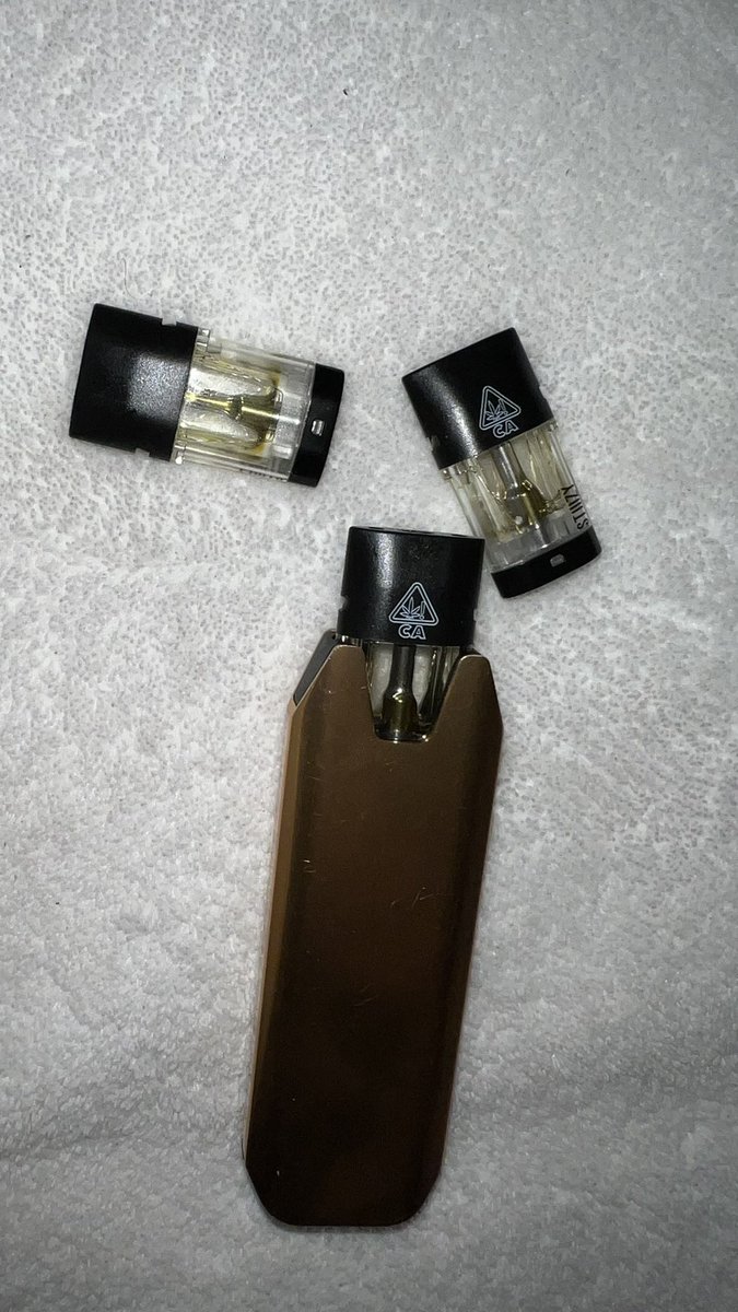 hottmessray's tweet image. U don’t get paid till Thursday so you hittin stiiizy roaches