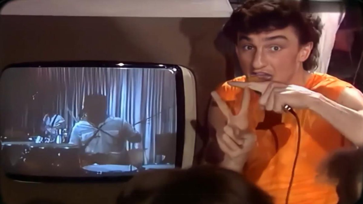 2bDesignStudio's tweet image. Who knew @TheFeeWaybill of @TheTubesGroup was a big @virginia_tech fan?