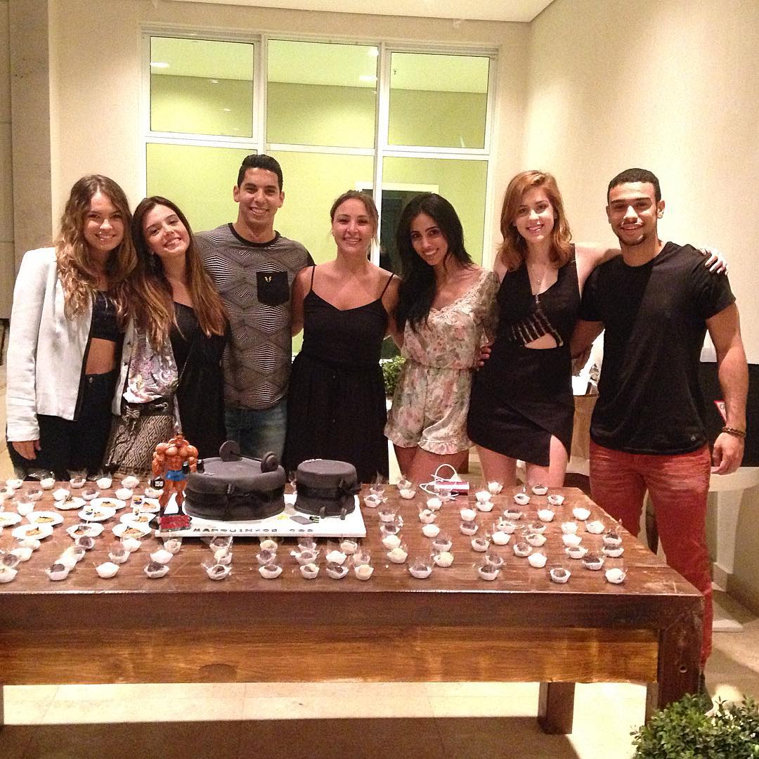AcervoRNU's tweet photo. Pra quem ñ entende nosso surto por LuAr, em 2015 era tão difícil q iam às festas dos mesmos amigos e NÃO saíam juntos em foto nunca. 1º a conseguir esse milagre foi Micael e ainda brincou com tag LuAr. E hoje Lua Blanco no estúdio de Arthur Aguiar!
É uma conquista NOSSA de ANOS! https://t.co/5RRGo4aQJJ