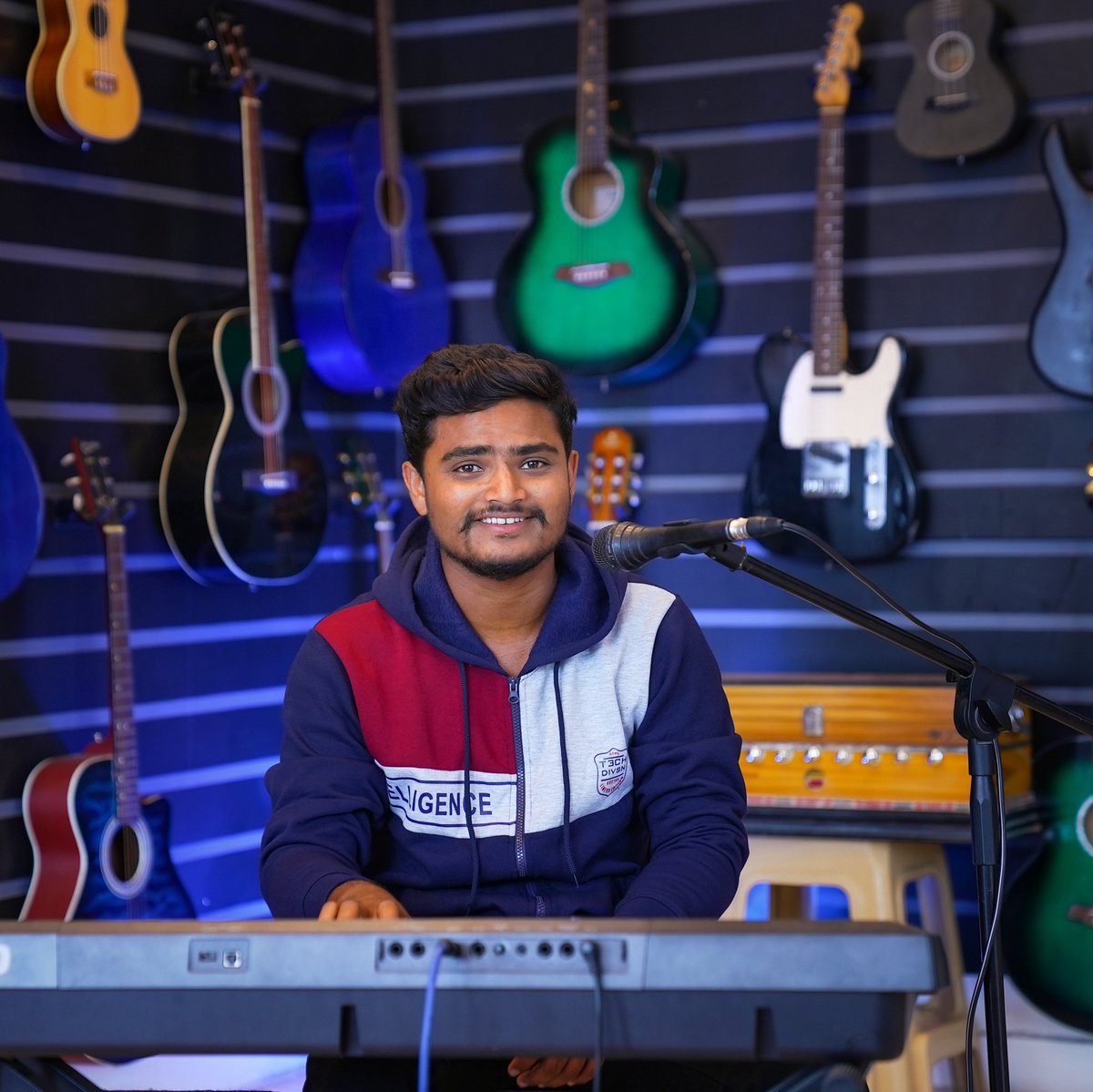 nareshnanioffi's tweet photo. Love Medley Songs Coming Soon 💖
 #NareshNani #nareshnaniofficial #nareshnanisinger #nnsongs https://t.co/v0SXParwqH