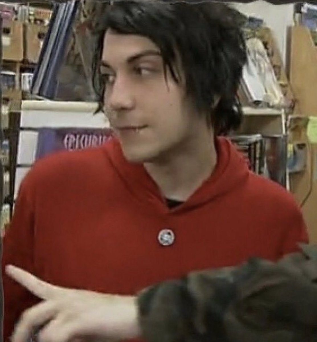 frank iero hourly (@frankhourly) on Twitter photo 