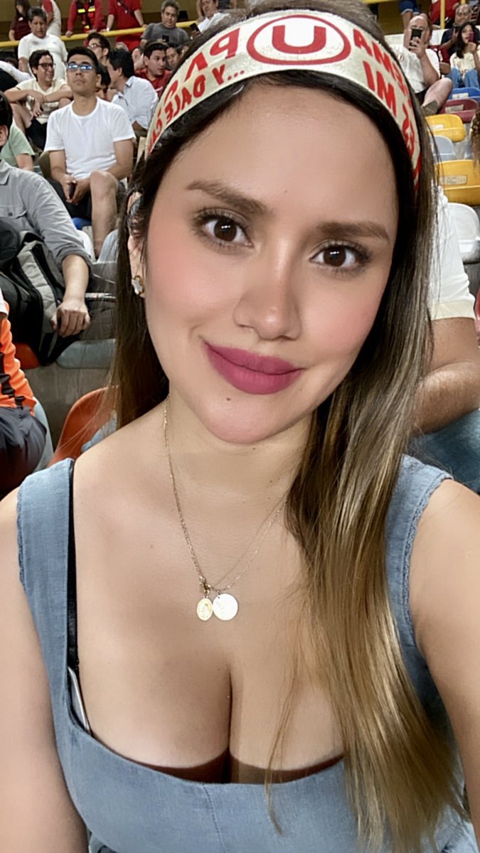 Diana_PatriciaT's tweet photo. Alentando y ganando 🙌🤍
#universitariodedeportes #ConLaUHastaElFinal #YDaleU #UvsSC #hinchasdelaU #javierprado #Liga1 @Universitario https://t.co/kZXC0tTW0g