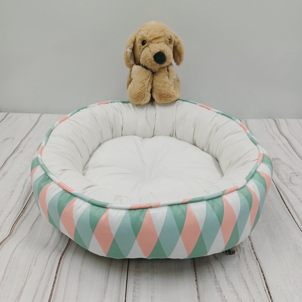 adorablepets_OS's tweet photo. (∪･ω･∪)爽やかカラーの丸型ベッド✨この色合いって他になかなか無いのでは？おすすめしたいアイテムでーす✨
#ペットベッド #夏用 #犬のいる暮らし #猫のいる暮らし #おいでよファミーセール #adolabo  #わんにゃん  #大阪 #堺筋本町 https://t.co/7XoBjCKg7s