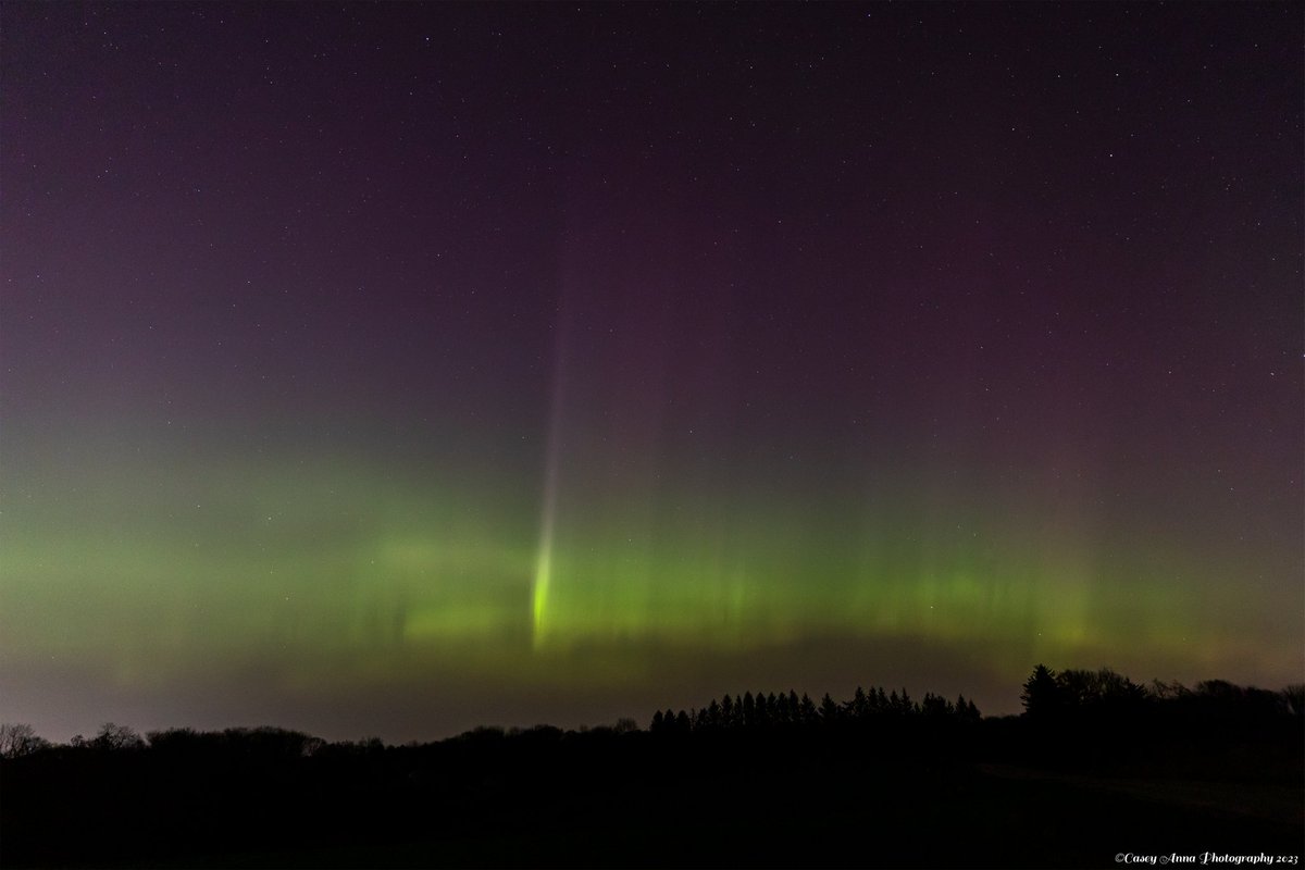 caseyannaphoto's tweet photo. Saw the #aurora for the first time last night! It was such an amazing sight!  #AuroraBorealis #NorthernLights #TeamCanon @CanonUSA @NatGeo @NWSDesMoines @NWS @IAStormChasing https://t.co/fcdL0pP4k3