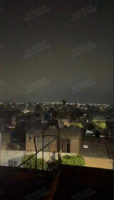 GNocturnaMX's tweet photo. Esta noche se pueden apreciar un fuerte olor a quemado y humo en el ambiente en gran parte de la Zona Metropolitana de Guadalajara, derivado de los incendios forestales suscitados en las últimas horas #ReporteNocturno https://t.co/1FOpoCmukH