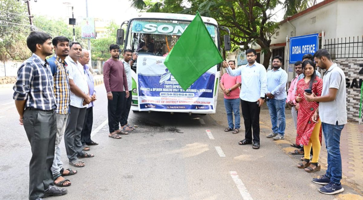 ormasganjam's tweet photo. Today respected CDO-cum-EO, Zilla Parishad Sir has flagged the Seven-day exposure visit of Parents and Opinion makers to Hyderabad and Ahmedabad under the DDU-GKY programme.
@CMO_Odisha @Ganjam_Admin @ZP_Ganjam 
@ormas_odisha  @mission_shakti https://t.co/LhmJydrYq9