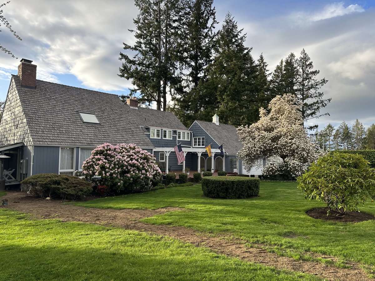 SteilacoomDrew's tweet photo. Other than the new electrical service cut, everythingโs looking pretty good! #PNWspring https://t.co/eo7JWdIlxT