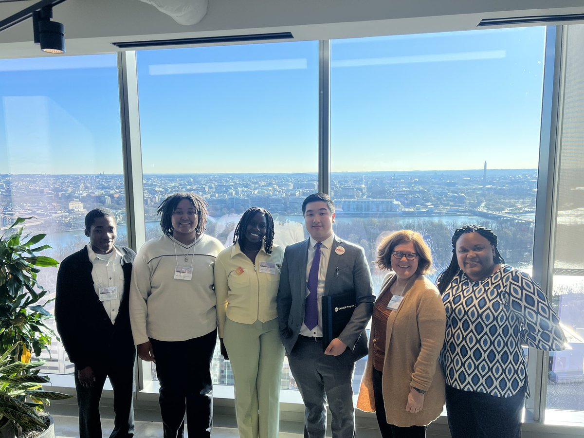 UICEngagedHuman's tweet photo. EHI Scholars (Ayo Adekoya, Nia Cunningham, Maxxwell Guffey, and Aria Simpson), Professor Sara Hall, and Program Director Janaya Shaw visited the National Humanities Alliance Annual Meeting and Advocacy Day 2023 in Washington, D.C. https://t.co/Bx4lLSat7U
