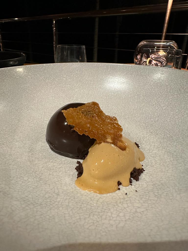 ThousandMilesUs's tweet photo. Amazing desserts @qualia. Can't wait to go back for more.. #desserts #goodfood #yummy #tasty #delicious https://t.co/EynKu7C5pN