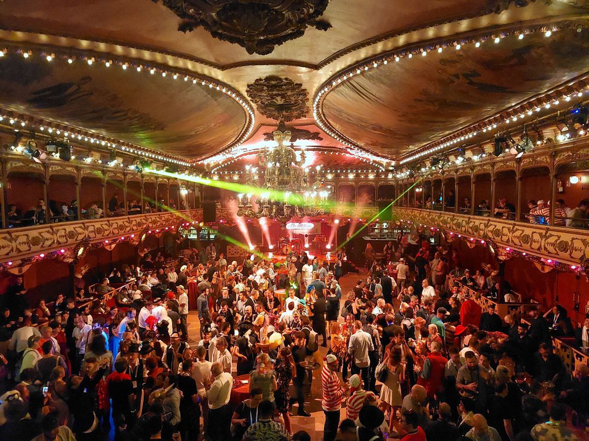 mootglobal's tweet image. Join us in Barcelona this year for MoodleMoot Global (including a party like this one from 2022) 🎉
MoodleMoot Global will run from 19–21 September at Hotel Barceló Sants, Barcelona 🇪🇸
Register your interest at moodle.com/events/mootglo… 📌