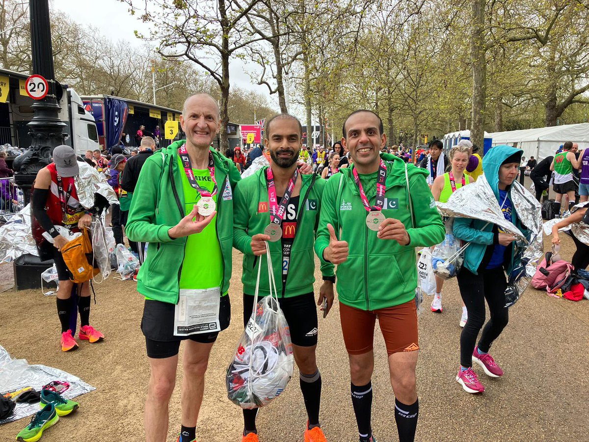 MikeNith1's tweet photo. With enormous thanks to all who supported me and @TCFPak, I managed to complete @LondonMarathon inside my 3.15 target time. What an incredible atmosphere it was on Sunday

https://t.co/CmTpLObIh5 https://t.co/ukplJNcWwC