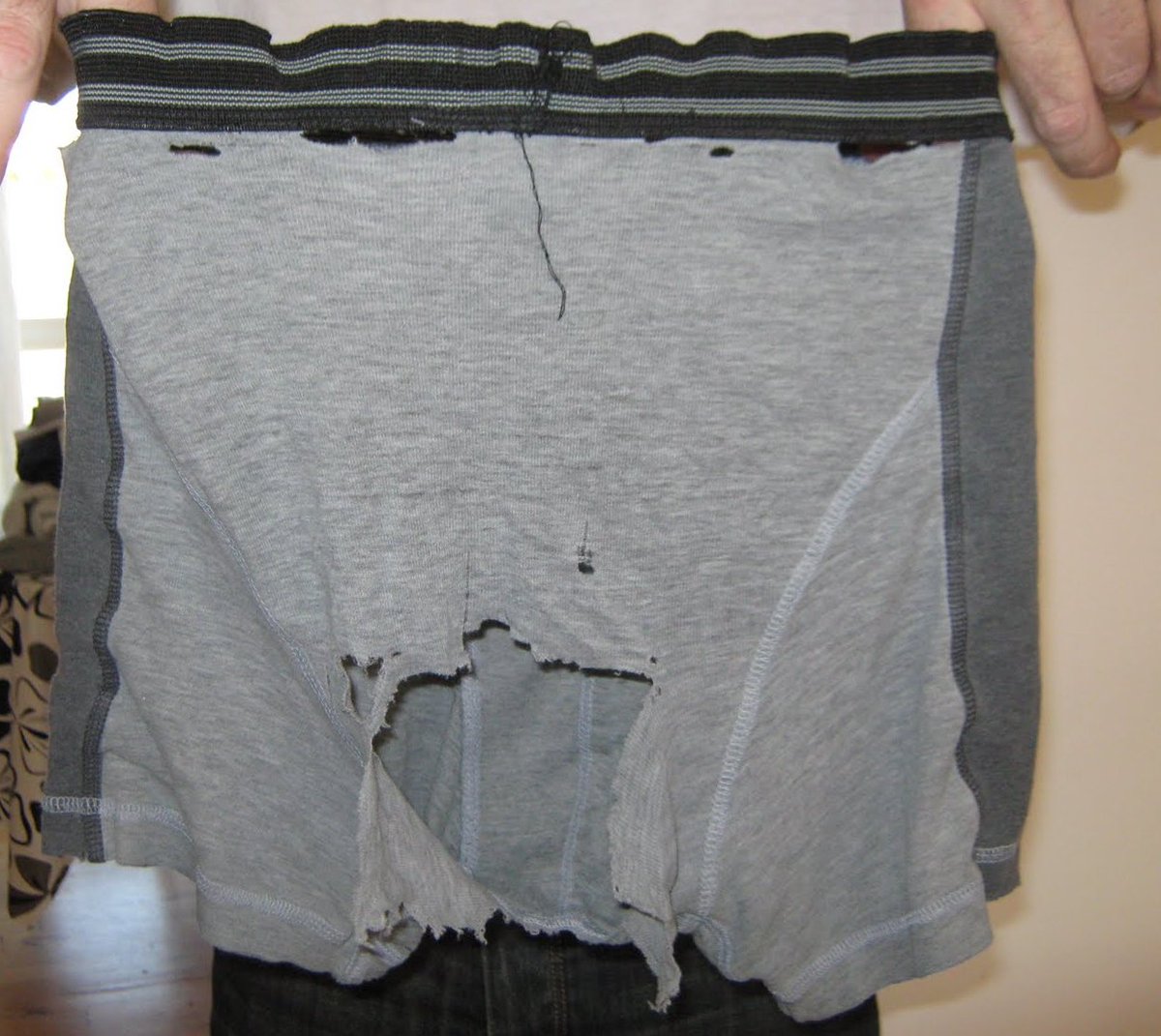 Fowlgon91's tweet photo. men expecting women to shave like a plucked chicken, spend hundreds of dollars on her appearance and hours of her time, wear sexy clothes, and then he turns up wearing these, unshowered, hairy af, hasn't brushed his teeth in a year https://t.co/KIlzLkn07Z
