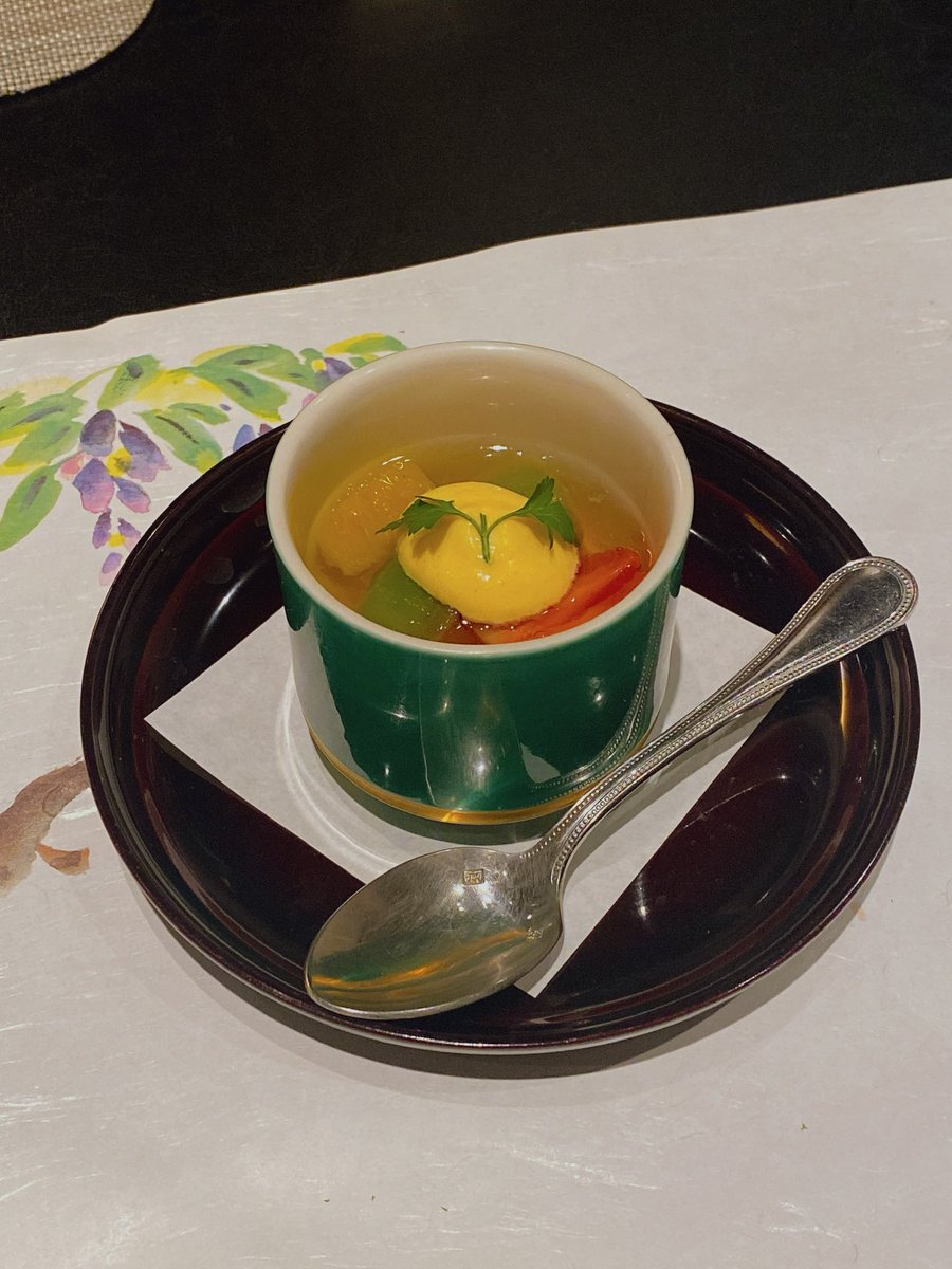 ☀️おはわか☀️

毎月恒例の
100億パートナーさんとの会食✨

この方、ビジネスセンス抜群なんだけど
心は「少年」みたいな人なんですよね。

自分がやりたい、欲しいと思ったもののために行動を惜しまない人！

「自分にはどうせできないから」とブレーキをかけることがない！
これ大事
 #おは戦50425ak