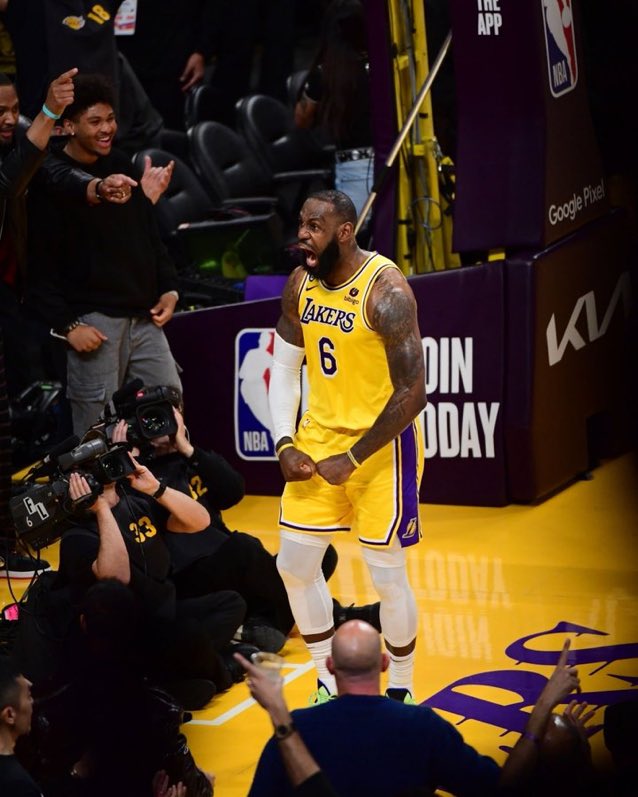 BrasilAD's tweet photo. Eu presenciei. Eu vi. Com meus próprios olhos. Na minha franquia. 

LeBron James, o maior e melhor da história. https://t.co/XAvt2IiPg8