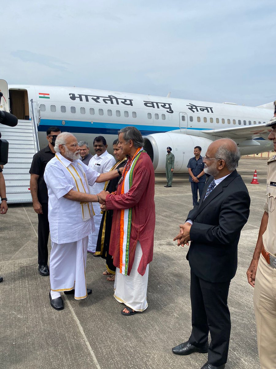 PMOIndia's tweet photo. PM @narendramodi landed in Thiruvananthapuram a short while ago. He was welcomed by @KeralaGovernor Shri Arif Mohammed Khan, CM Shri @pinarayivijayan, Union Minister Shri @AshwiniVaishnaw and Lok Sabha MP Shri @ShashiTharoor. https://t.co/vIEU89n48S