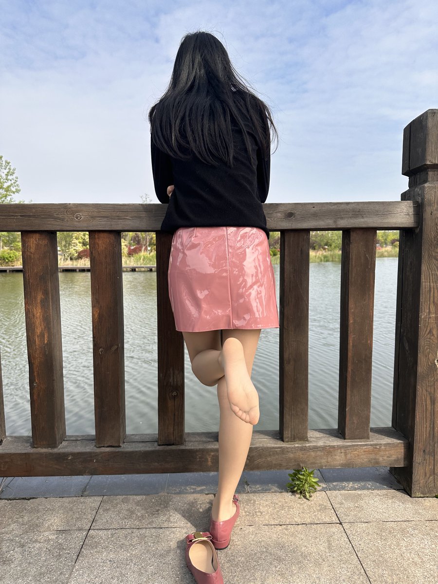 🛵......ᴅᴜᴅᴜ！
有个很可爱的人

涞觅「羽翼」超薄肉丝
@limerencem 
#涞觅丝袜 
#涞觅不止丝滑 https://t.co/FOjfkgxksZ
