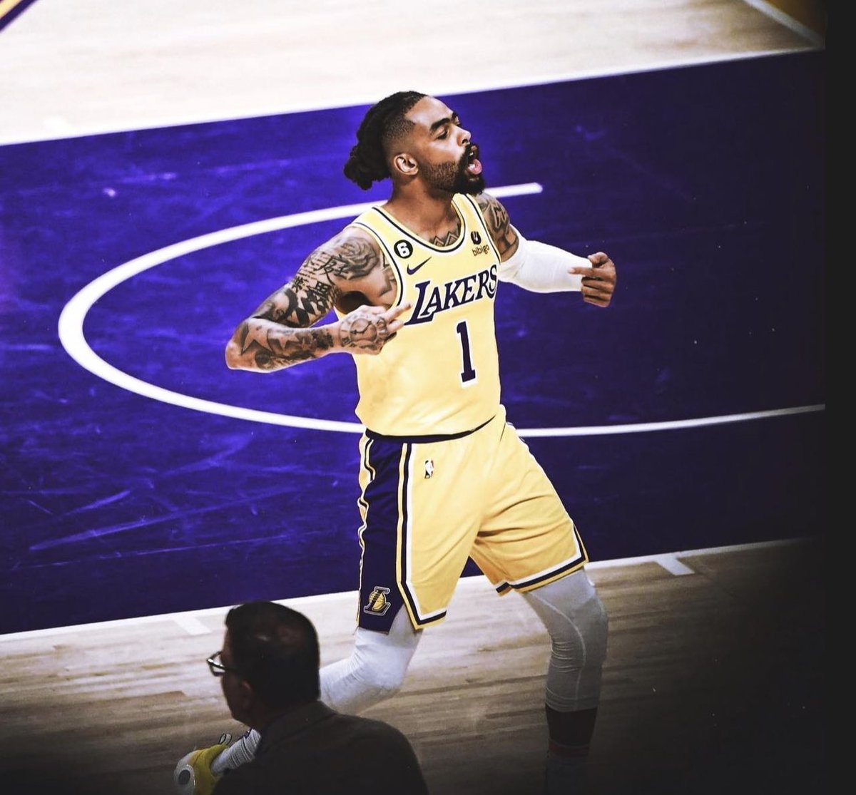 IceyShowtime's tweet photo. Lakers down 7 with 5 minutes remaining:

D’Angelo Russell 3PT (93-97)

D’Angelo Russell 3PT (96-97)

D’Angelo Russell 3PT (99-97) https://t.co/FZITqqhQia
